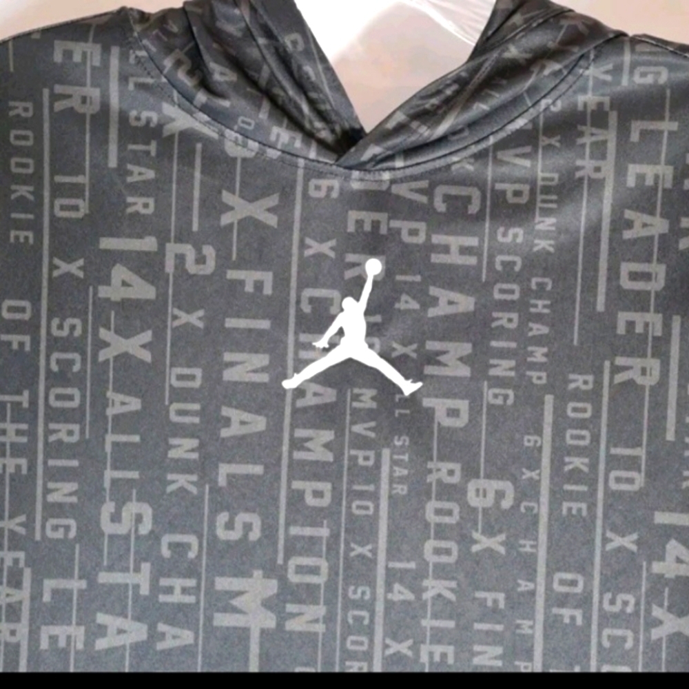 Nike Air Joran Boy - Dri Fit Hooded Long Sleeve - Picture 2 of 6